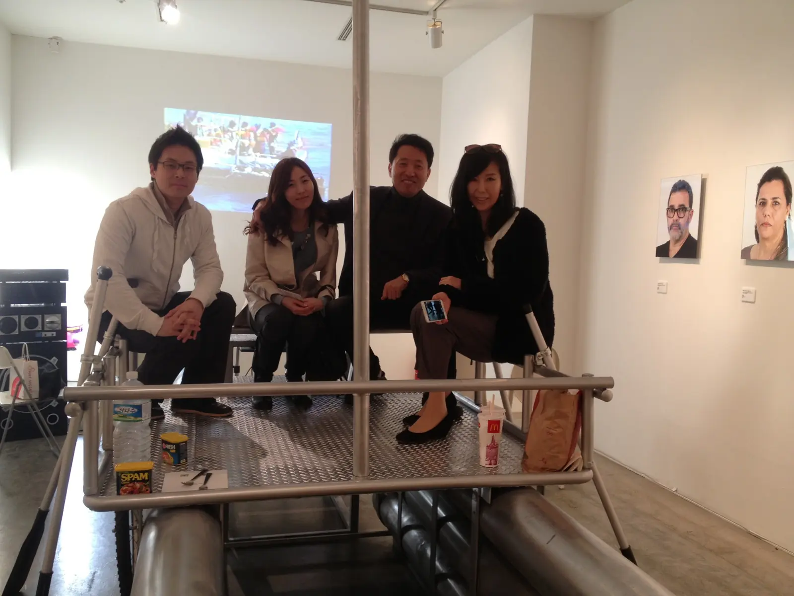 Seoul Mayor Oh Se-hoon and his family visiting the exhibition. Artist Kim Hongrok is pictured at left.